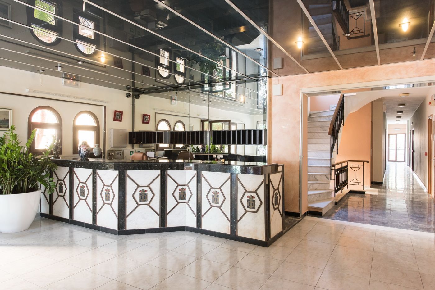 Niriedes - Dionyssos Village