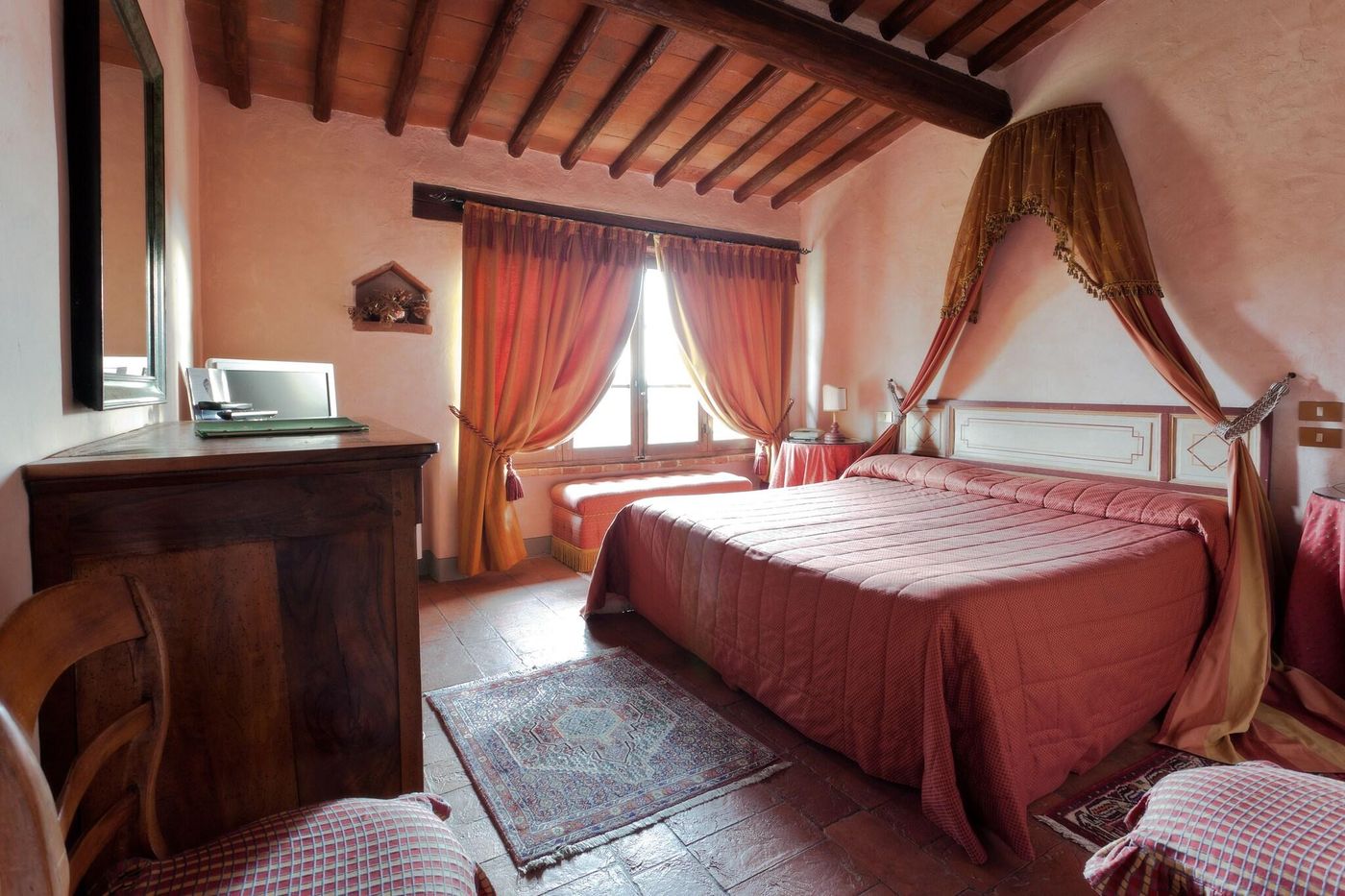Castello-Di-Spaltenna-Room-21