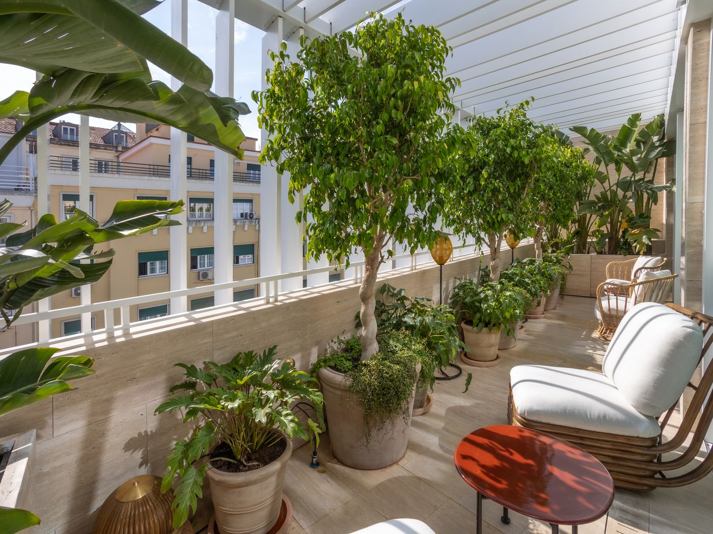 Browns-Avenue-Hotel-Room-1