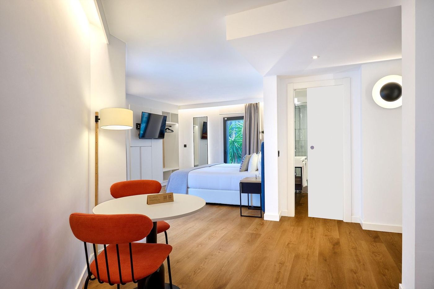 Apartamentos Luna Suites Granada-Spain-GRANADA-Room-8