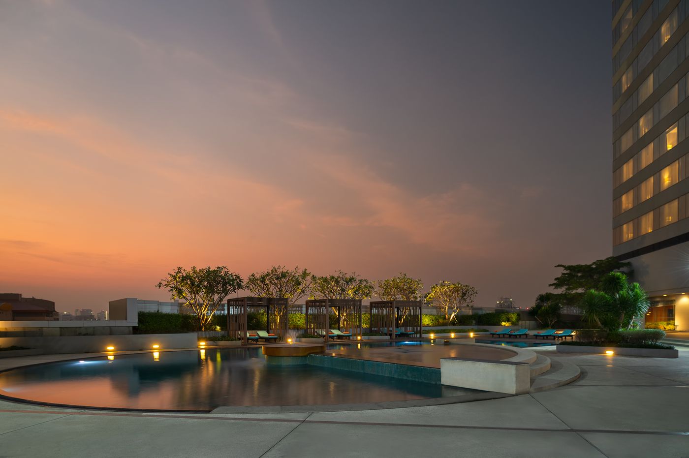 Swissotel-Bangkok-Ratchada-Pool-54
