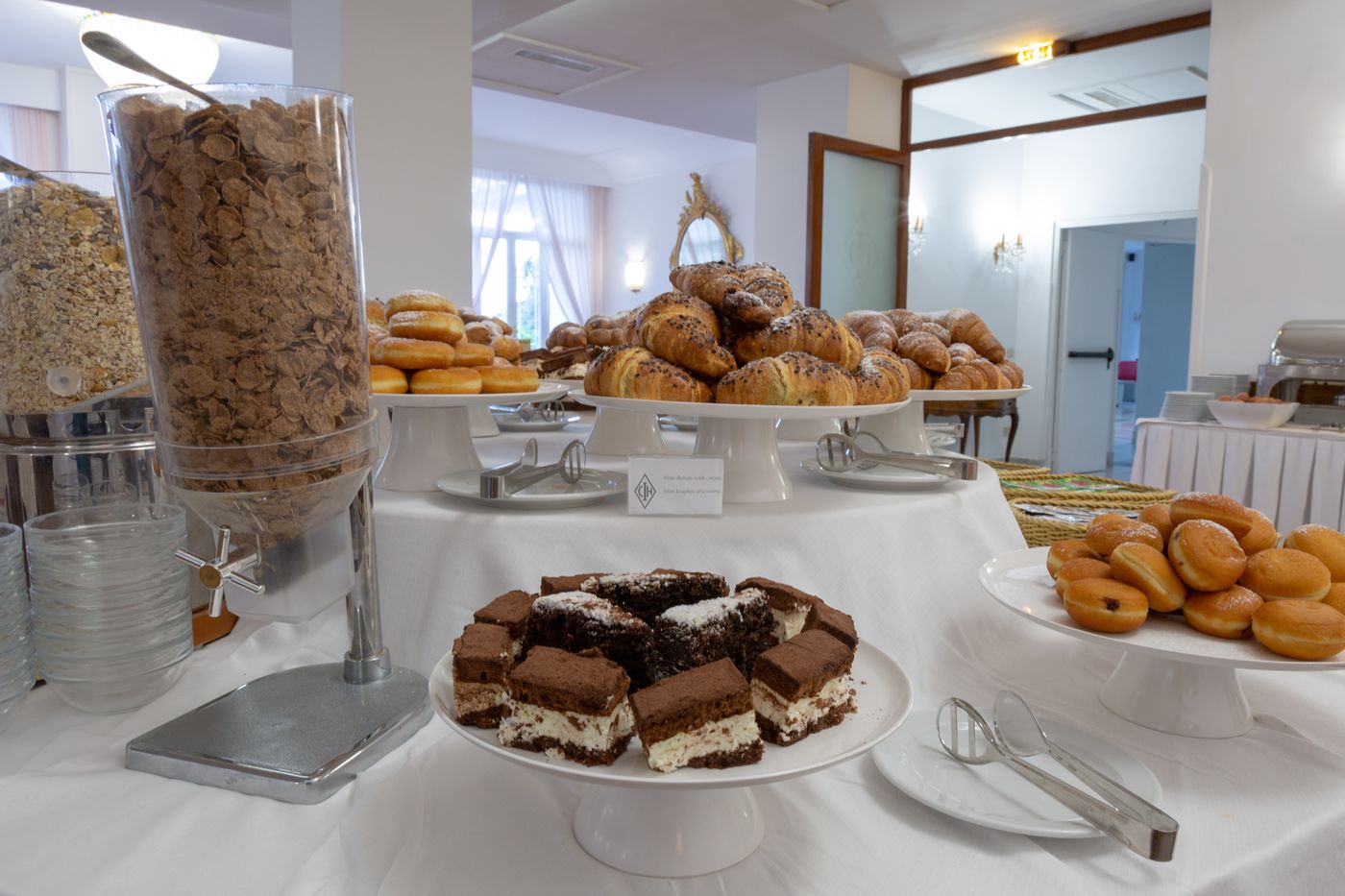 Carlton-International-Restaurant-21