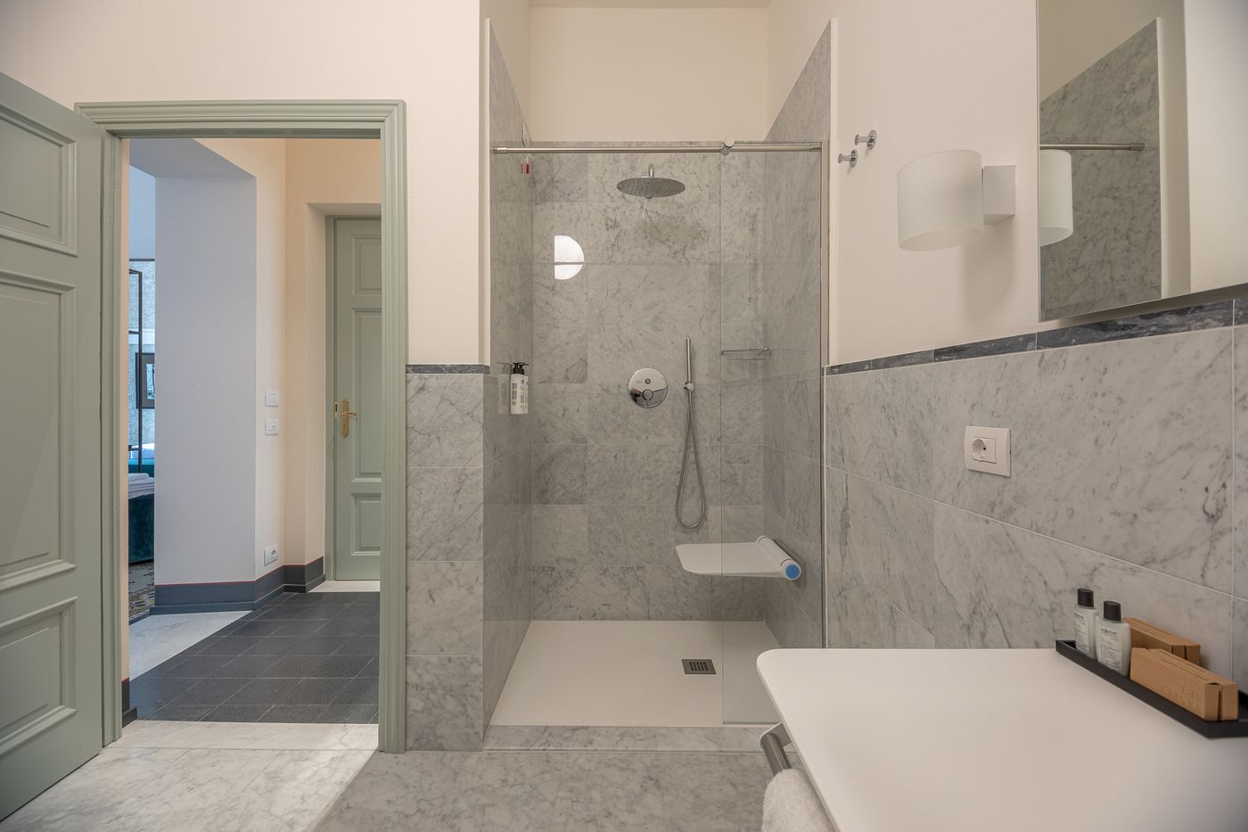 Grand-Universe-La-Residenza-Room-31