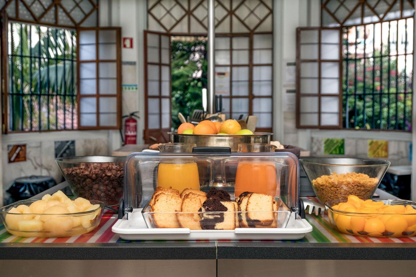 Sant Jordi Hostels Lisbon-Portugal-LISBON-Restaurant-7