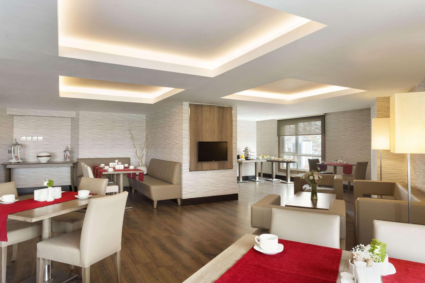Ramada-Plaza-Izmir-Bar-61