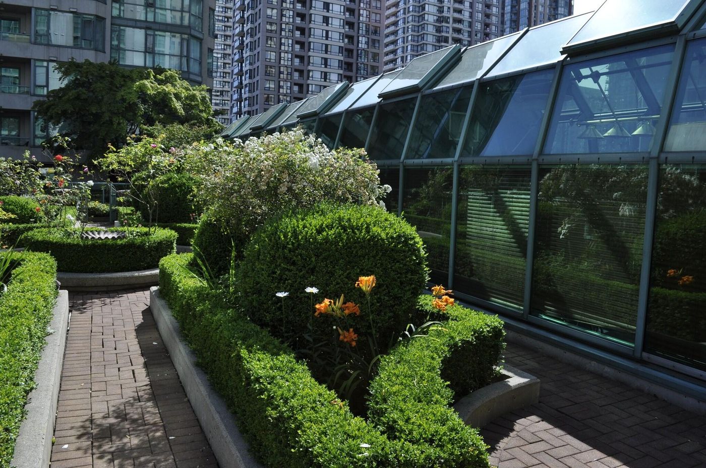 Rosedale-On-Robson-Suites-Hotel-Terrace-55