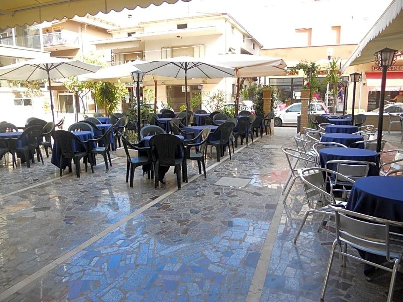 Hotel-Blurelda-Lobby-38