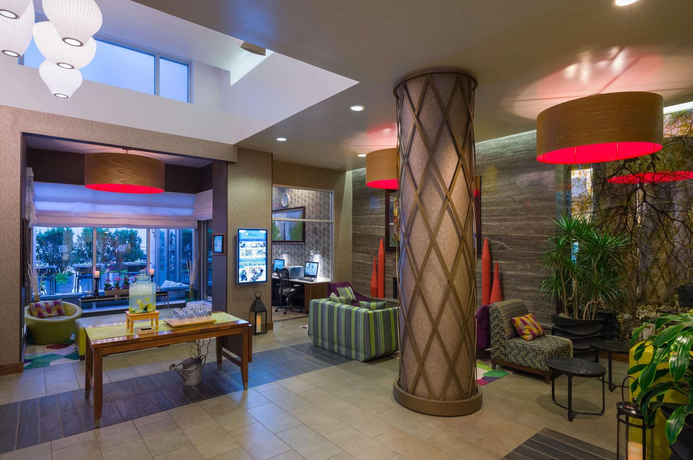 Hilton-Garden-Inn-Midtown-East-Lobby-2