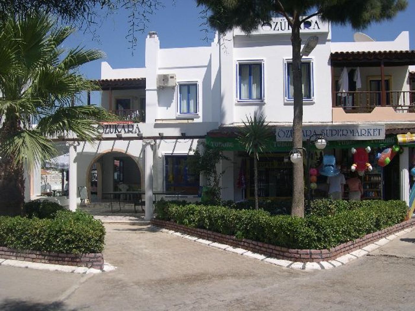 Ozukara 1 Apartments