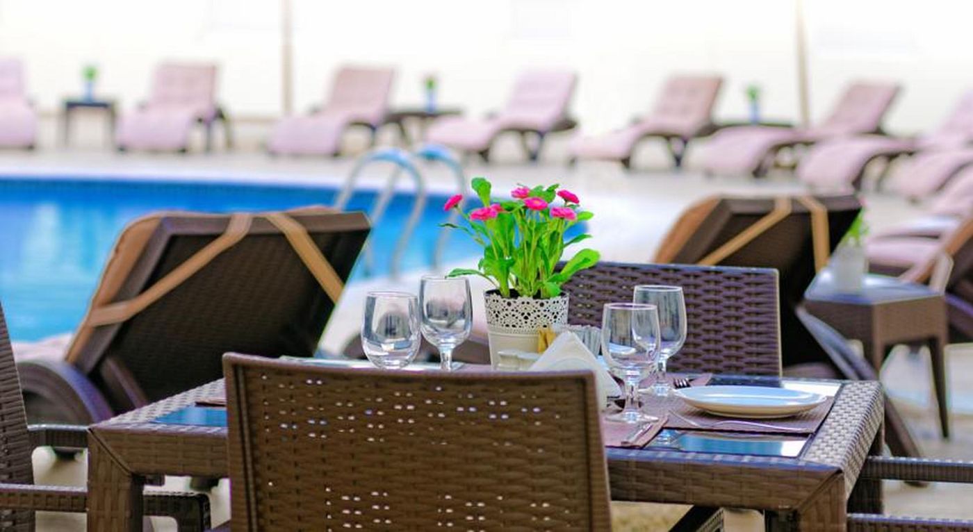 Golden-Sands-3-Hotel-Apartments-Pool-57