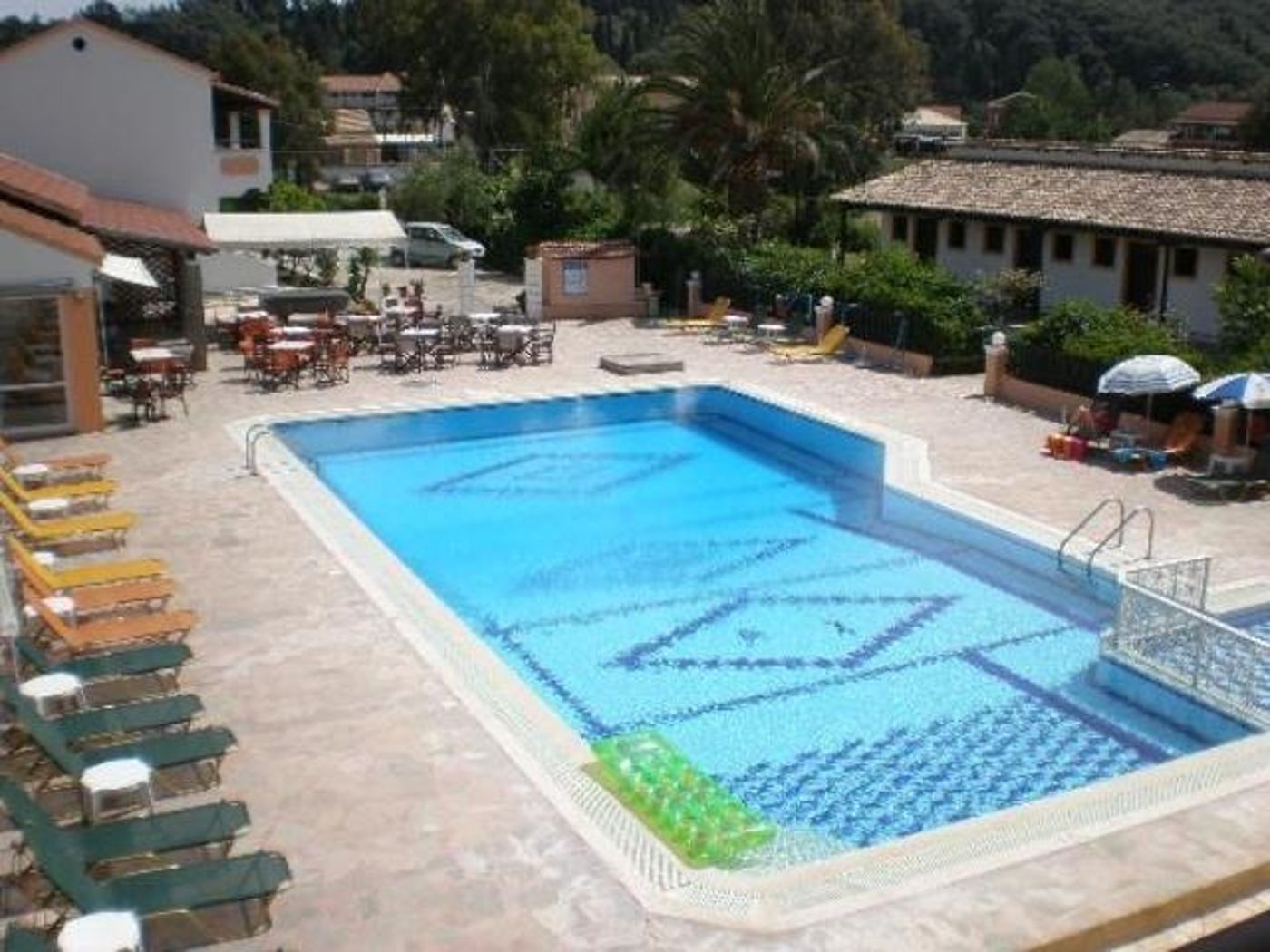 Takis and Effi Hotel Apartments