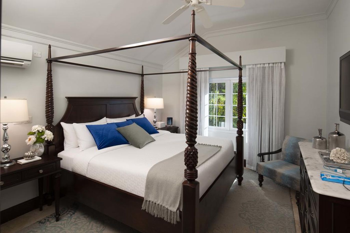 Sandals Regency La Toc