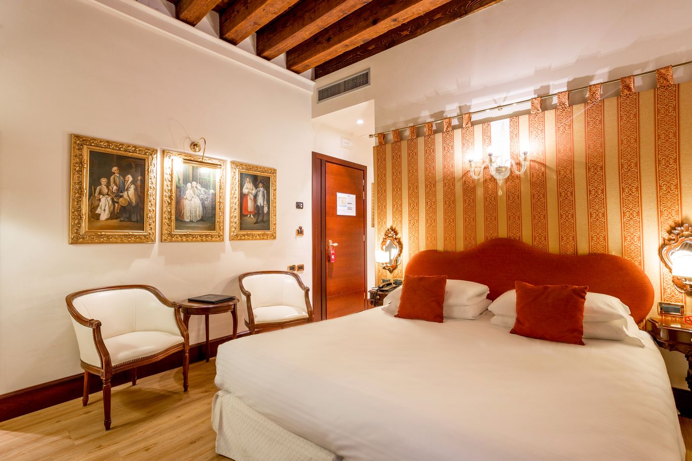 Ruzzini-Palace-Room-40