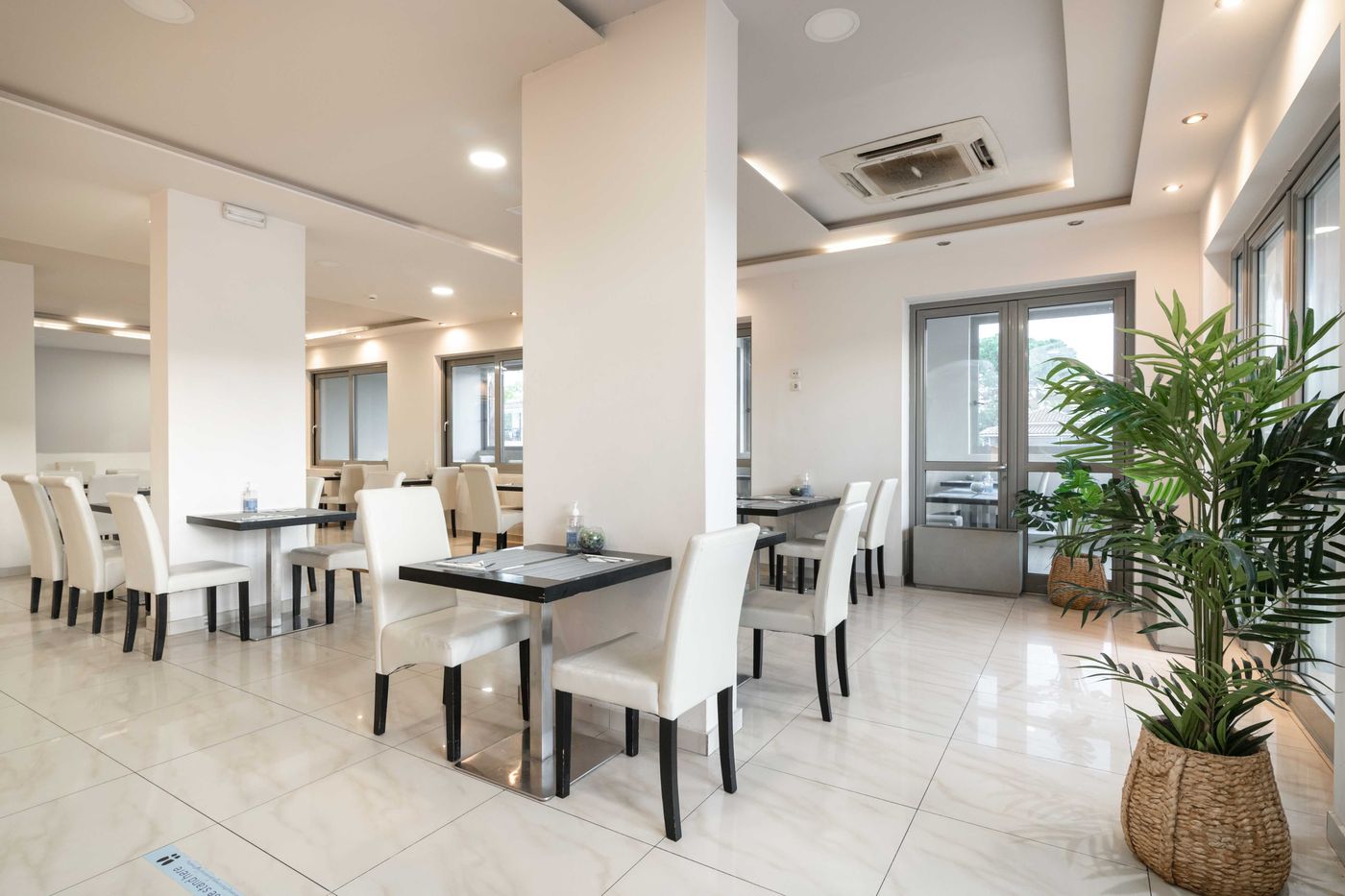 Karras-Hotel-Restaurant-56