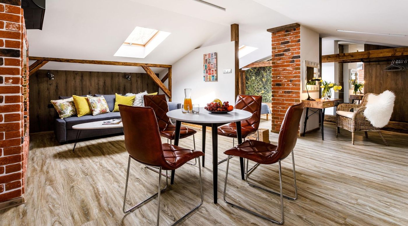 Art---Garden-Residence-Room-15