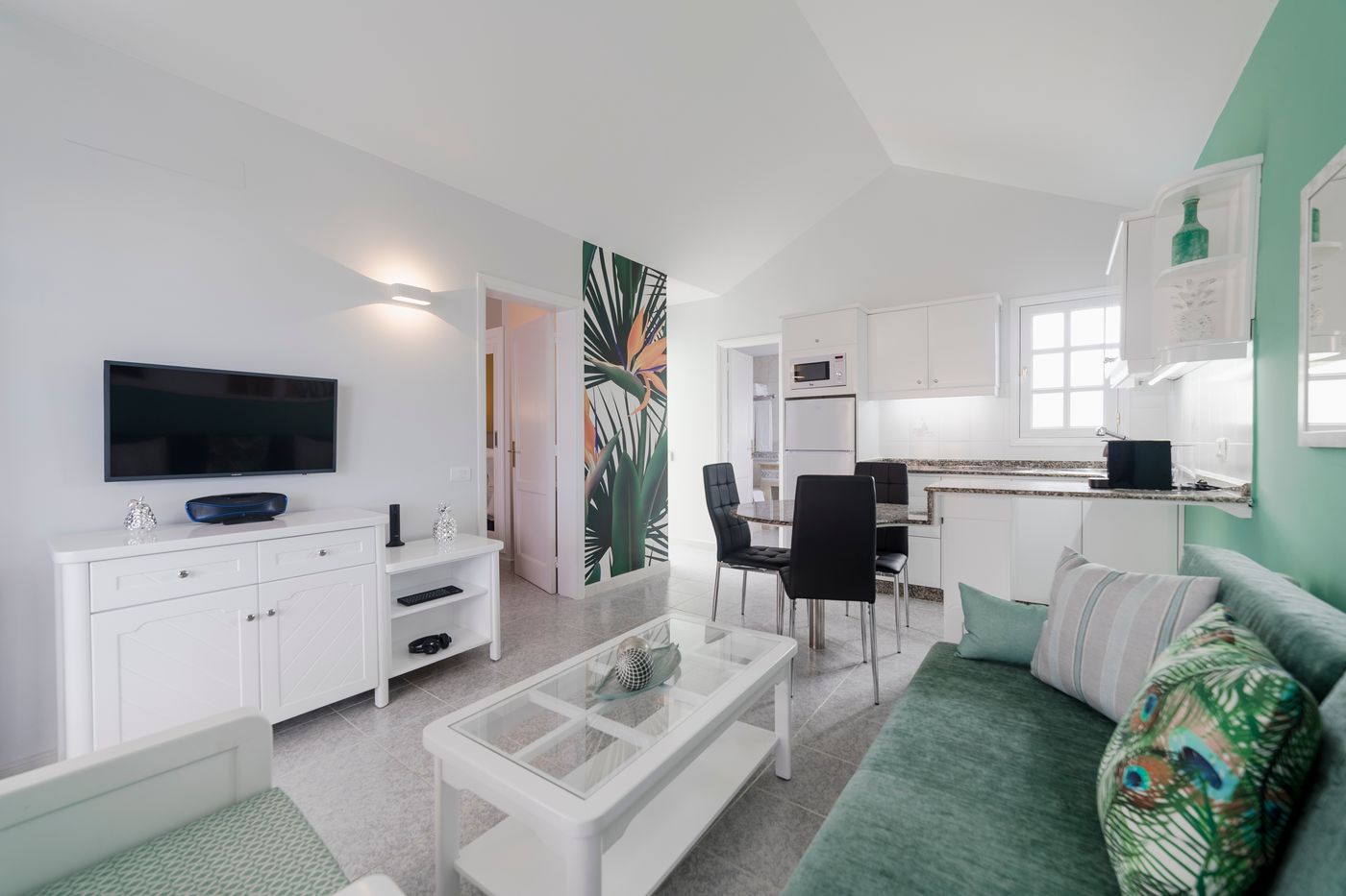 Club-Vista-Serena-Room-35