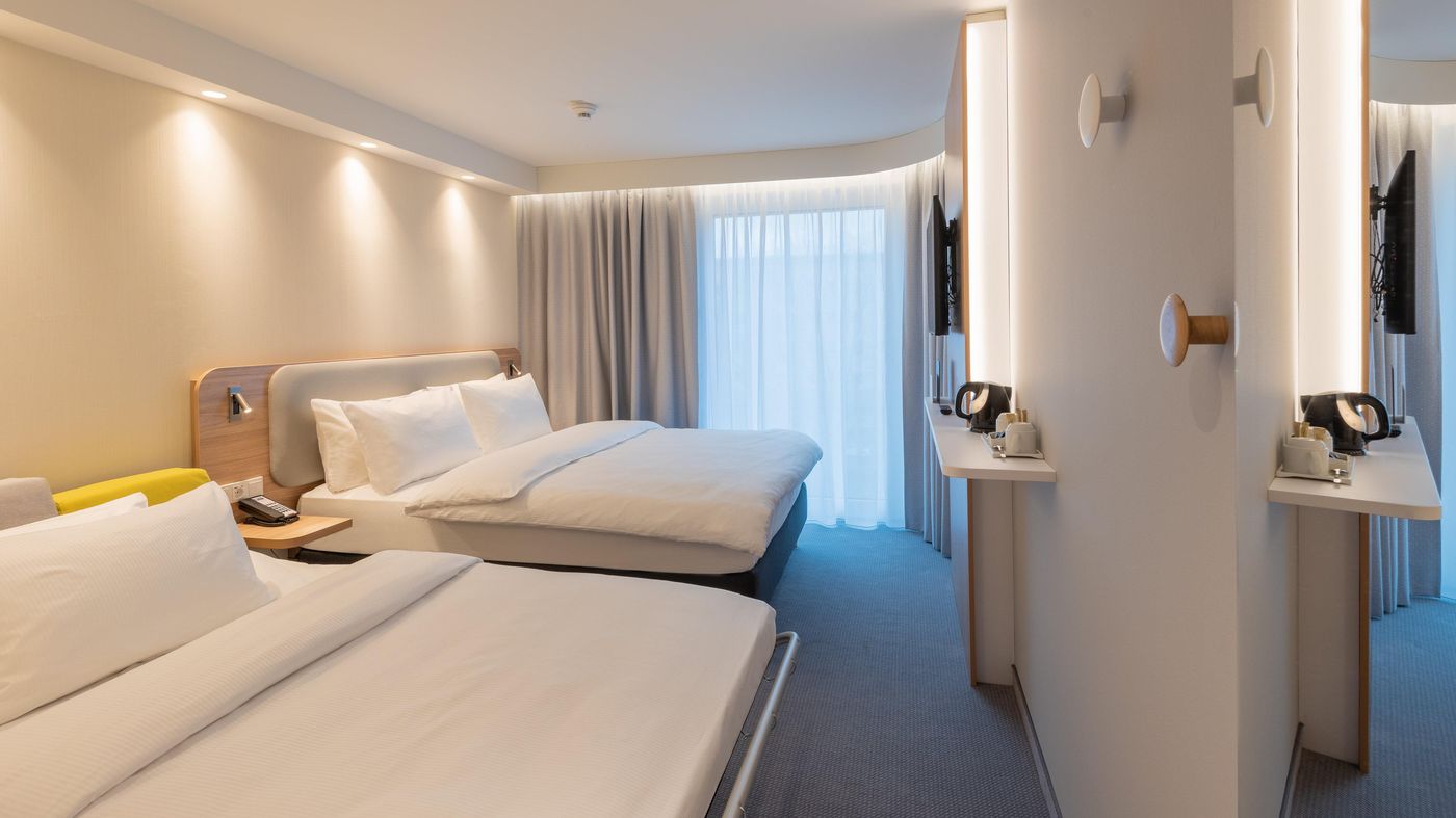 Holiday-Inn-Express-and-Suites-Potsdam-Room-26