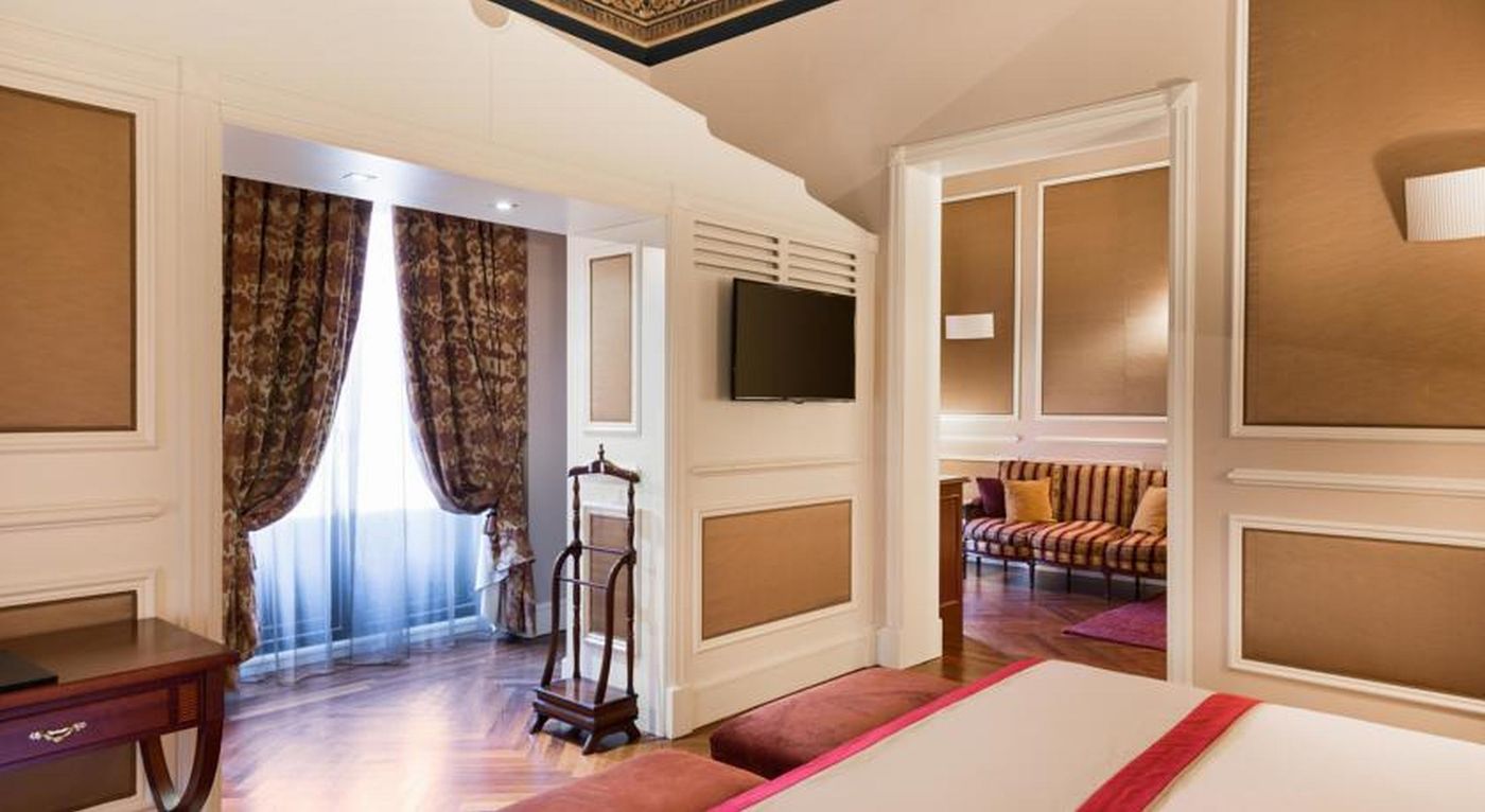 Catalonia-las-Cortes-Room-42