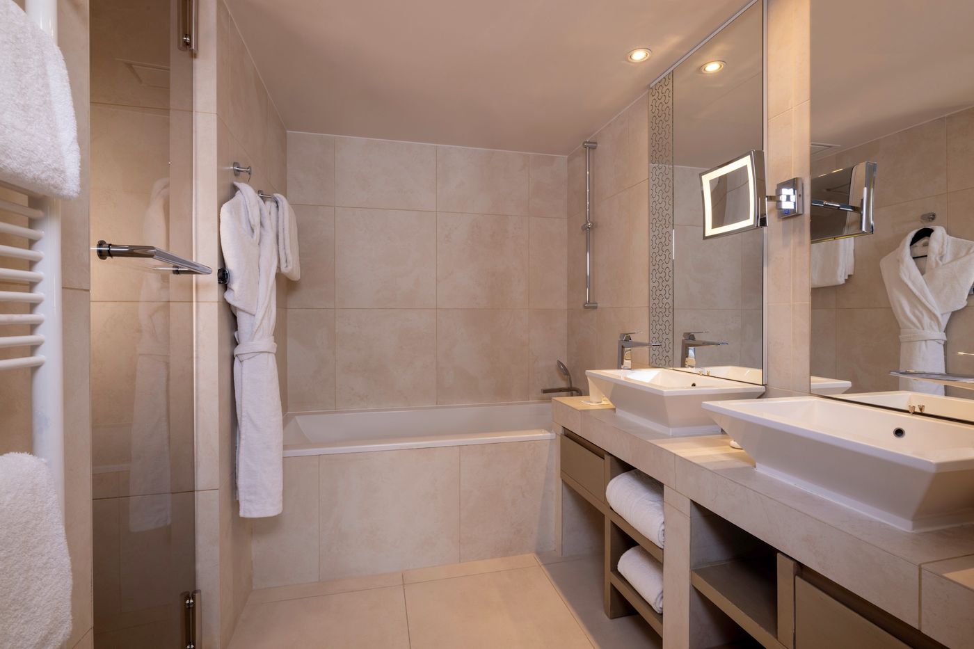 La-Villa-Maillot---Arc-de-Triomphe-Room-50