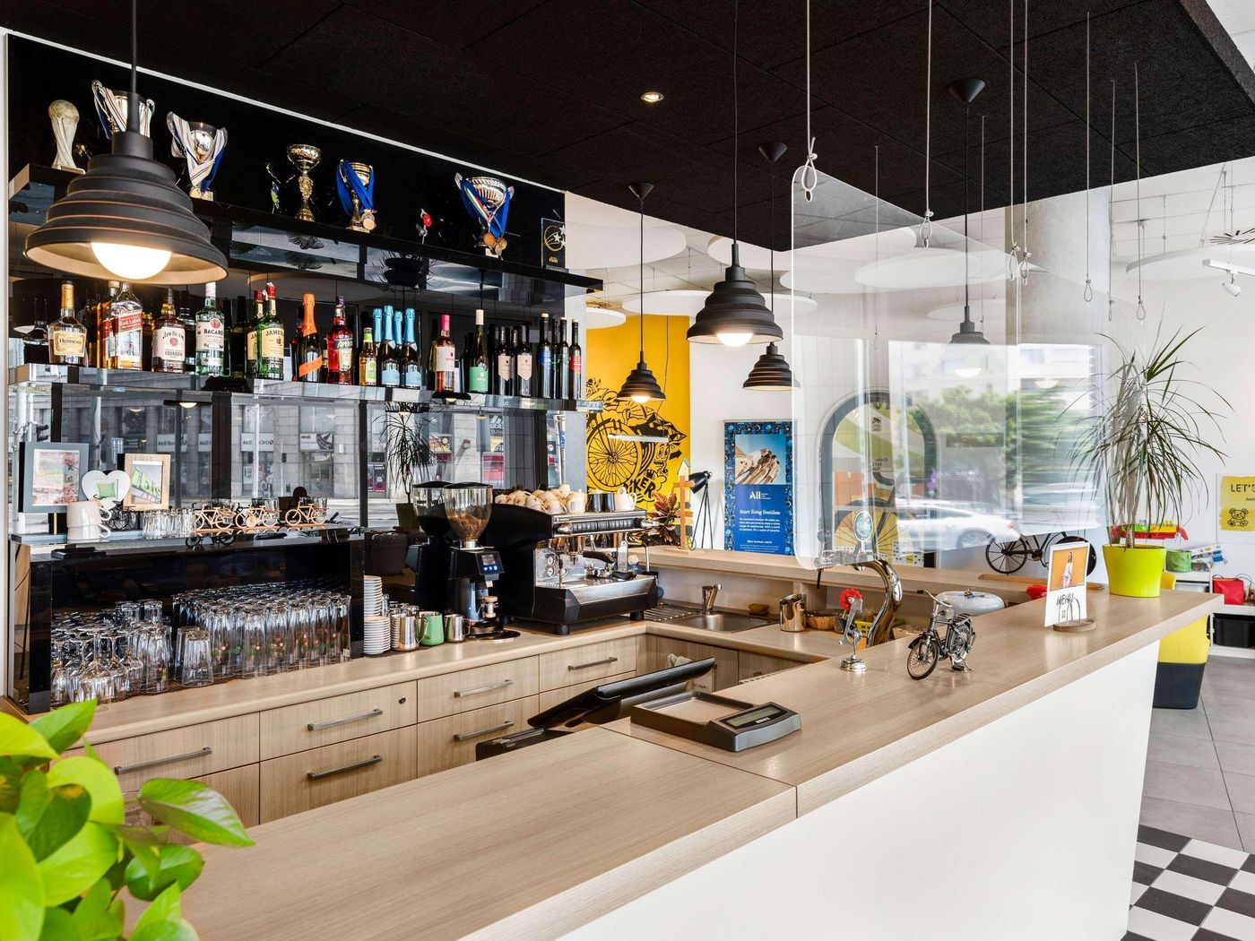 ibis-Styles-Budapest-City-Bar-13