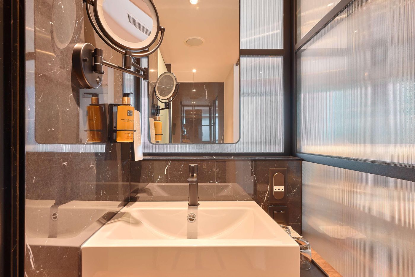 Golden-Tulip-Warsaw-Center-Room-46