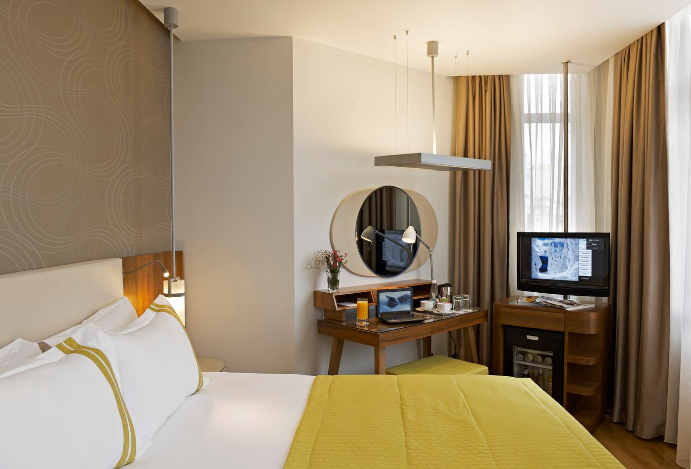 Four-Points-Express-by-Sheraton-Istanbul-Taksim-General-view-6