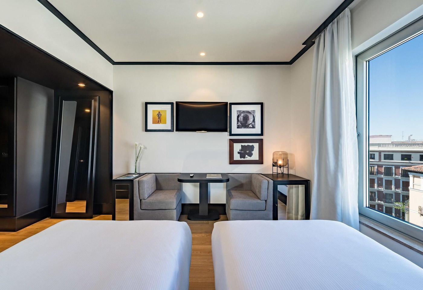 H10-Puerta-de-Alcala-Room-6