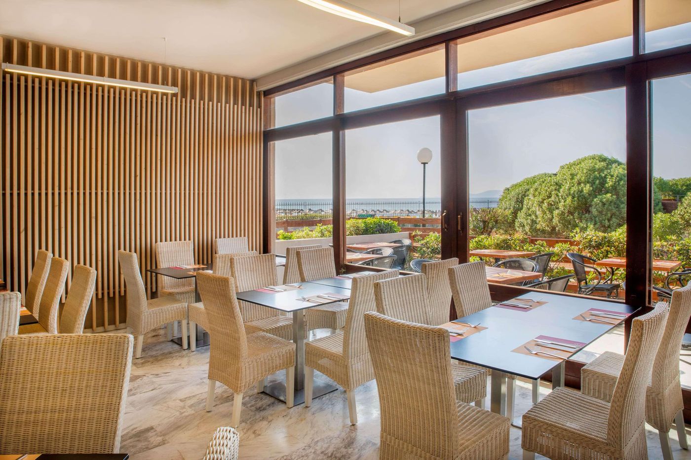 Marina-Beach-Restaurant-59