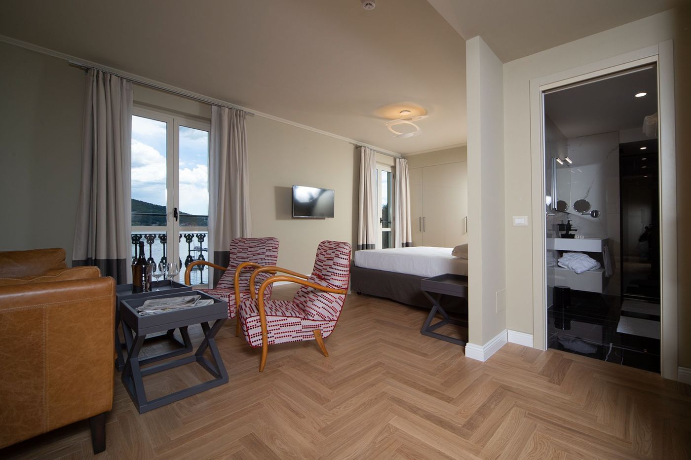 Villa Paradiso-Italy-Meina NO-Room-9