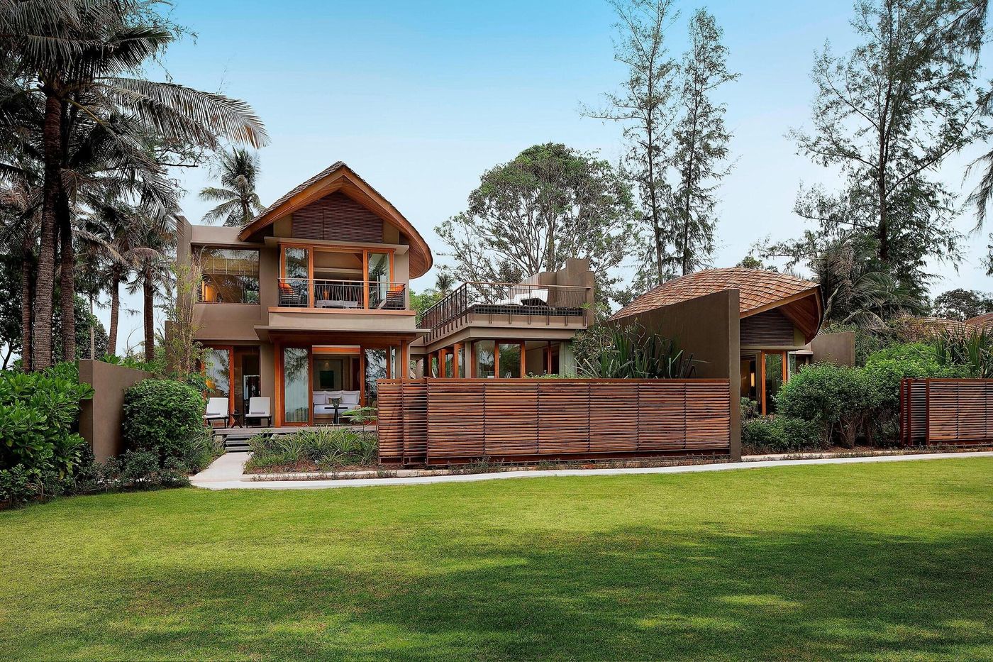 Renaissance-Phuket-Resort---Spa-Pool-13