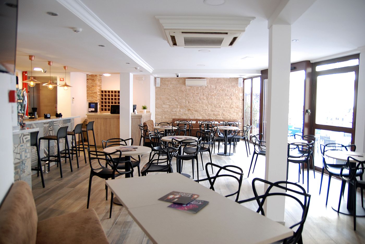 Queens-Hotel---Adult-Only-Lobby-14