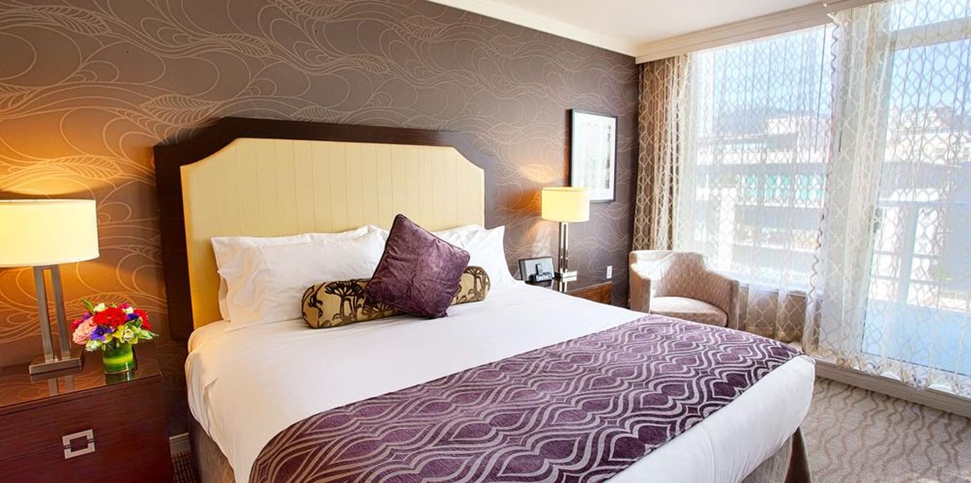 Pinnacle-Hotel-at-the-Pier-Room-22