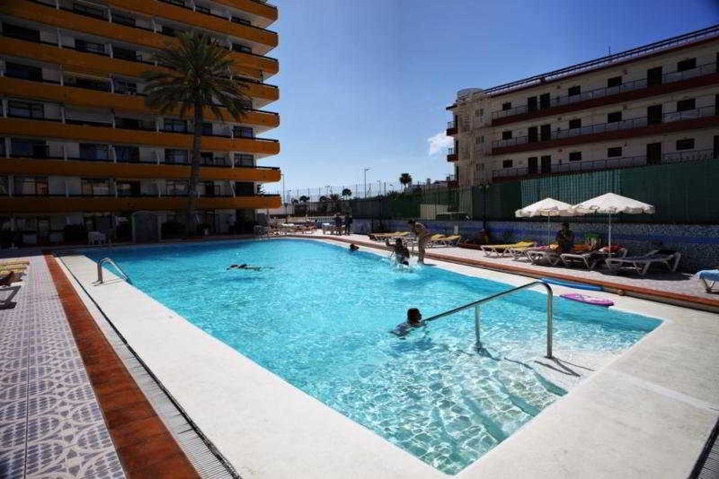 Las-Arenas-Apartments-Pool-5