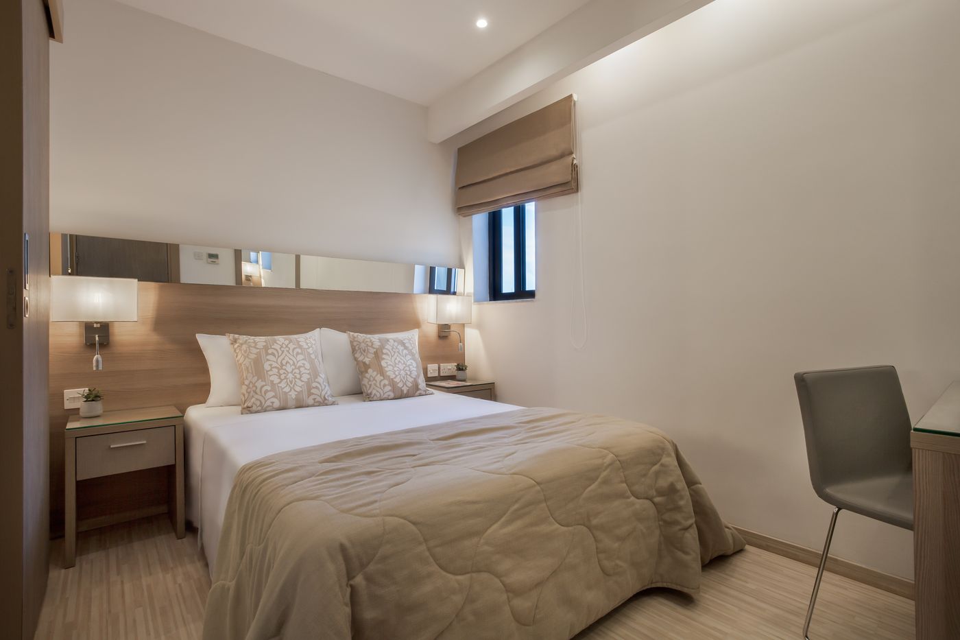 The-Plaza-and-Plaza-Regency-Hotels-Room-16