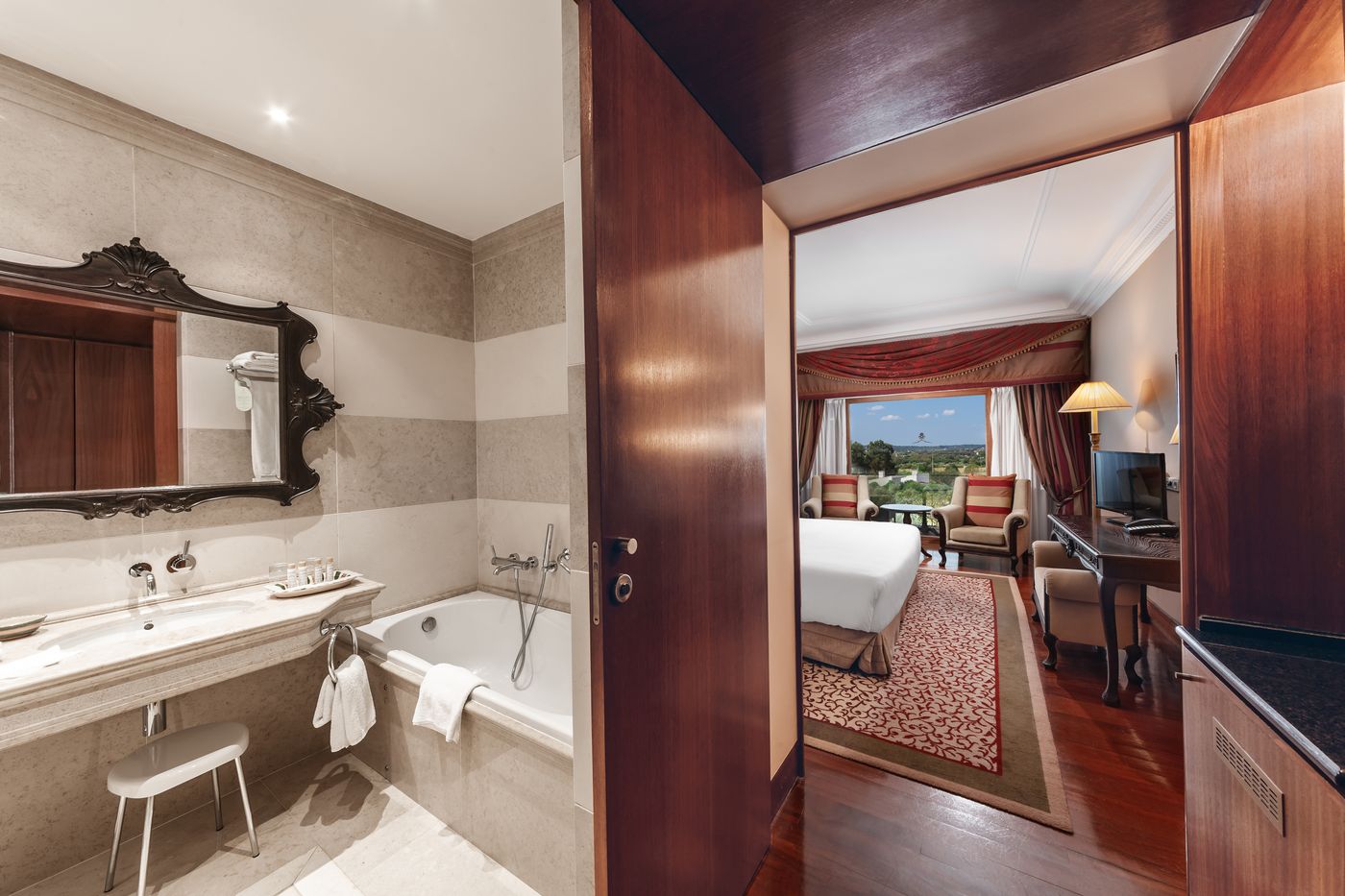 Convento-Do-Espinheiro--Historic-Hotel---Spa-Room-34