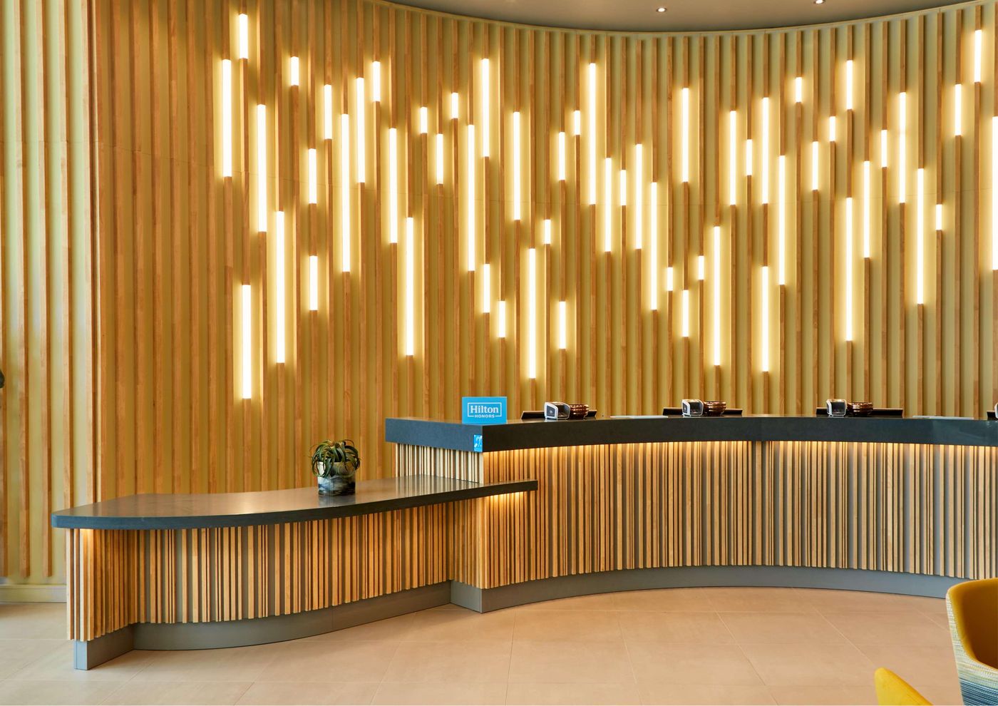 Hampton-by-Hilton-Dublin-City-Centre-Lobby-23