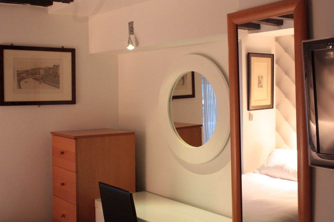 Hauteville-Opera-Room-1