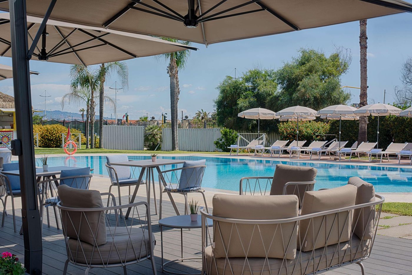 NH-Catania-Parco-Degli-Aragonesi-Pool-7