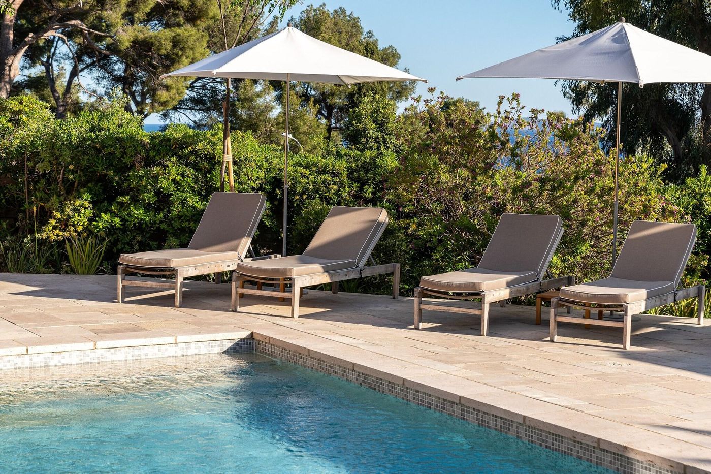 Les-Terrasses-du-Bailli-Pool-4