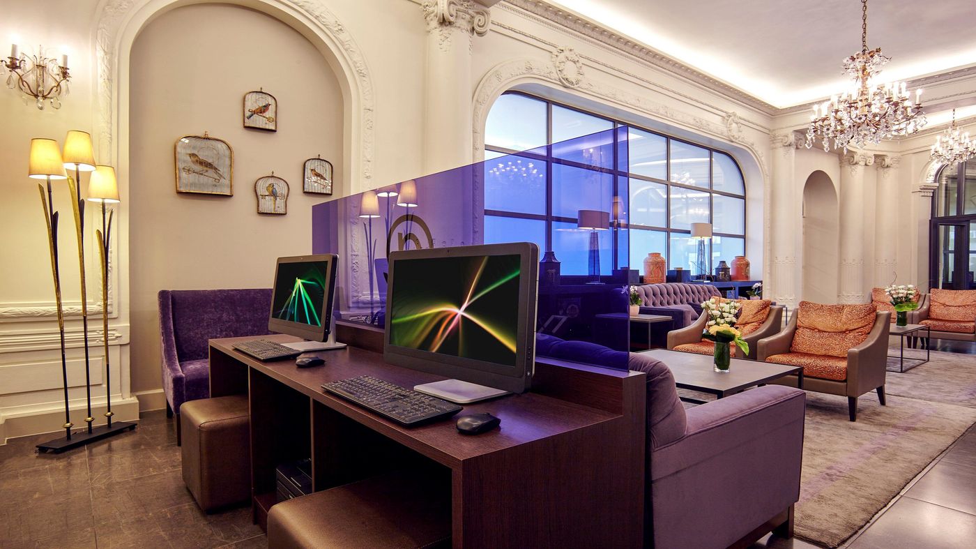 Holiday-Inn-Paris-Gare-de-Lyon-Bastille-Lobby-2