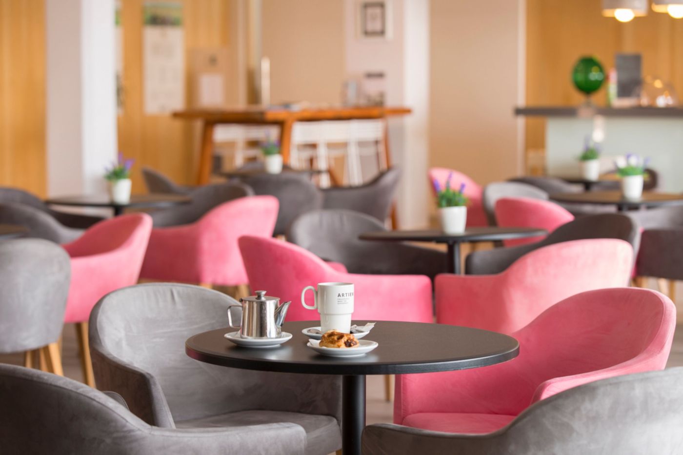 Artiem-Carlos-III-Bar-32