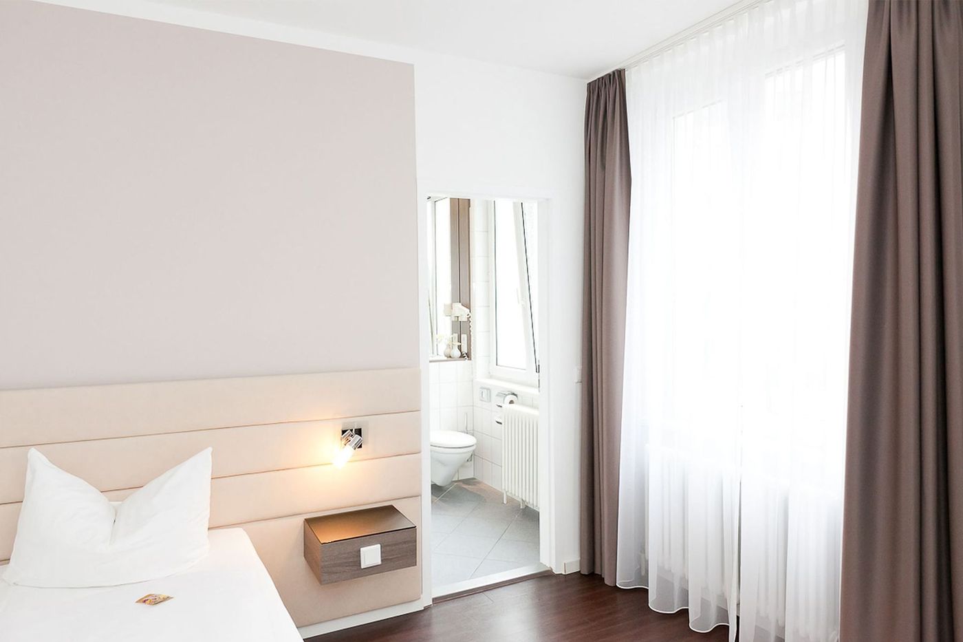 Manhattan Hotel - Germany - FRANKFURT AM MAIN - Room - 7