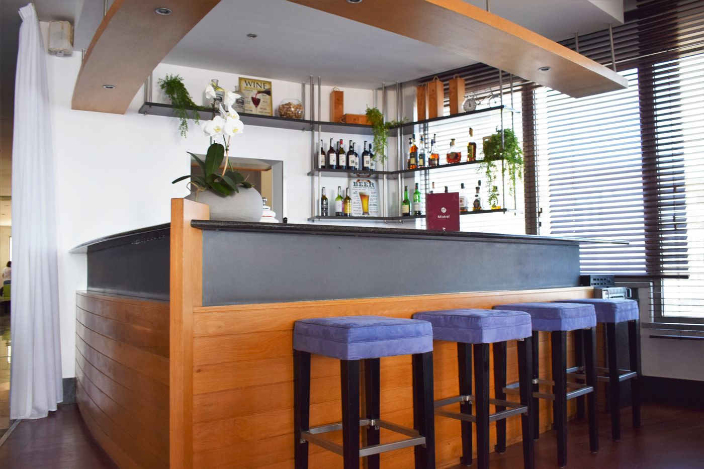 Madeira-Regency-Cliff---Adults-Only-Bar-21