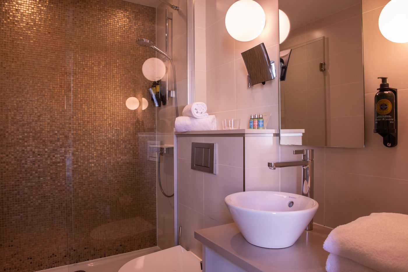 Hotel-Yllen-Eiffel-Room-44