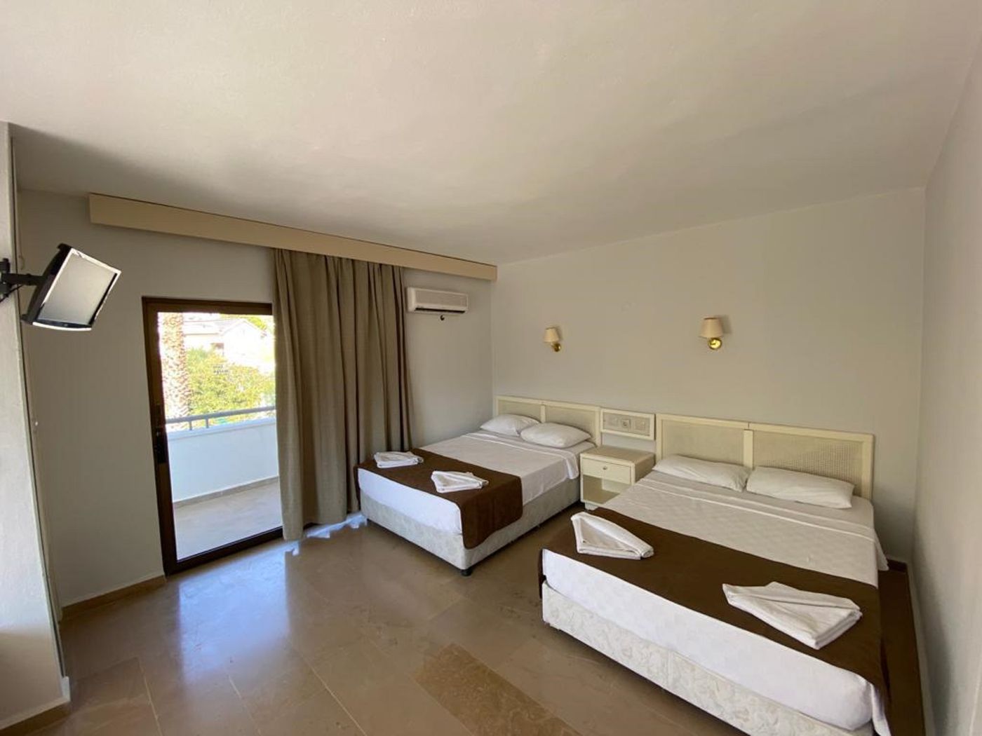 Munamar-Park-Hotel-Room-10