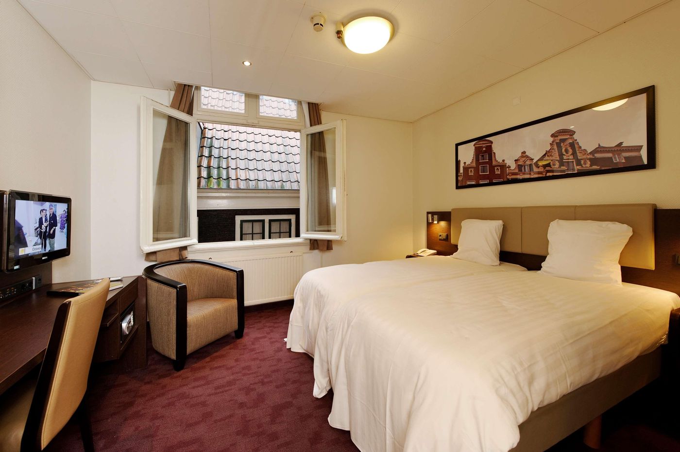 Best-Western-Dam-Square-Inn-Room-5