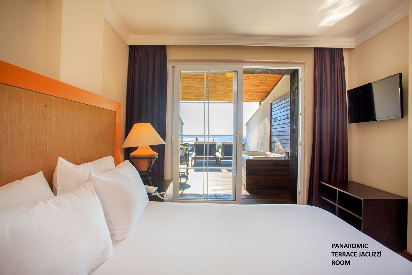 Manaspark-Deluxe-Hotel-Room-40