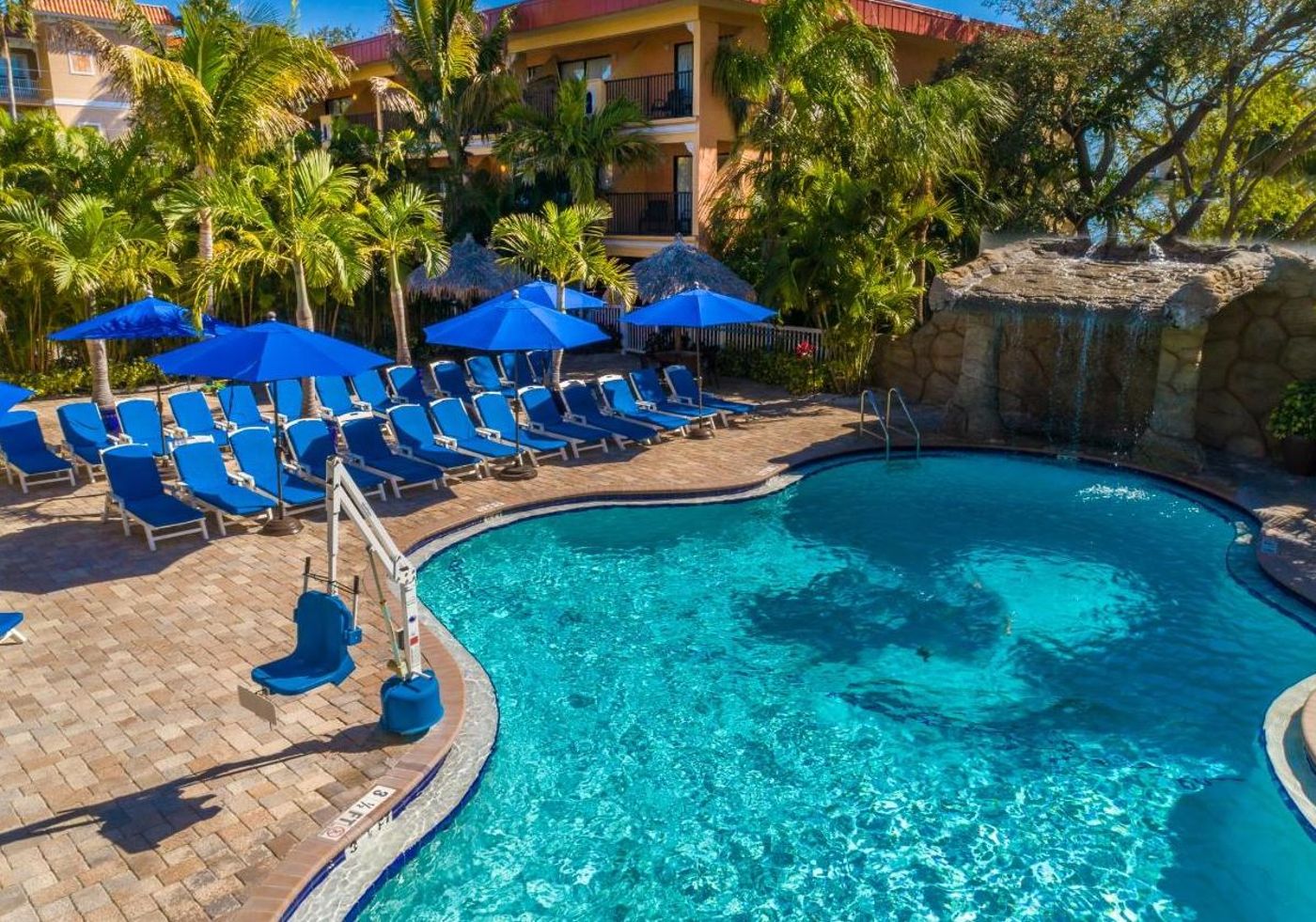 Coconut Cove All-Suites Hotel