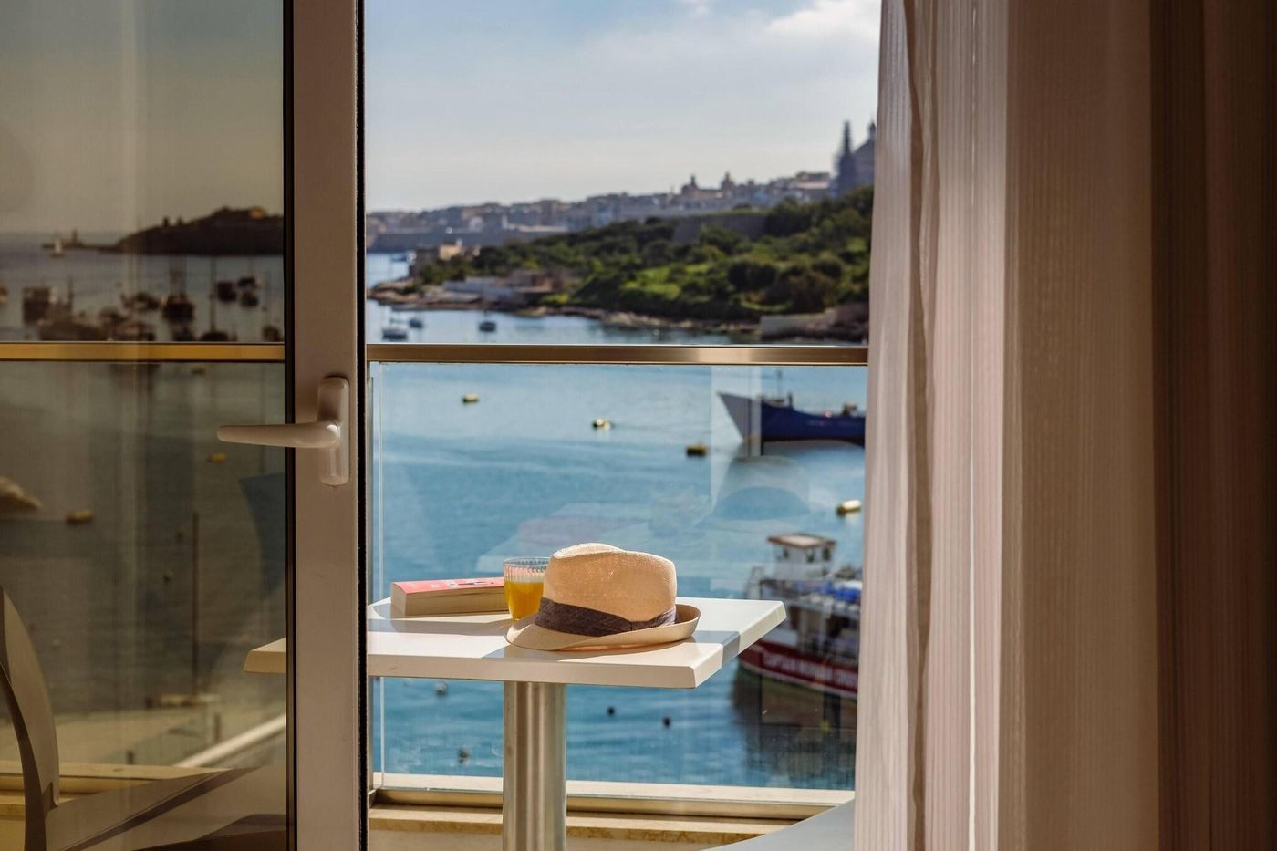 Hotel-115-The-Strand-Hotel-and-Suites-Room-62