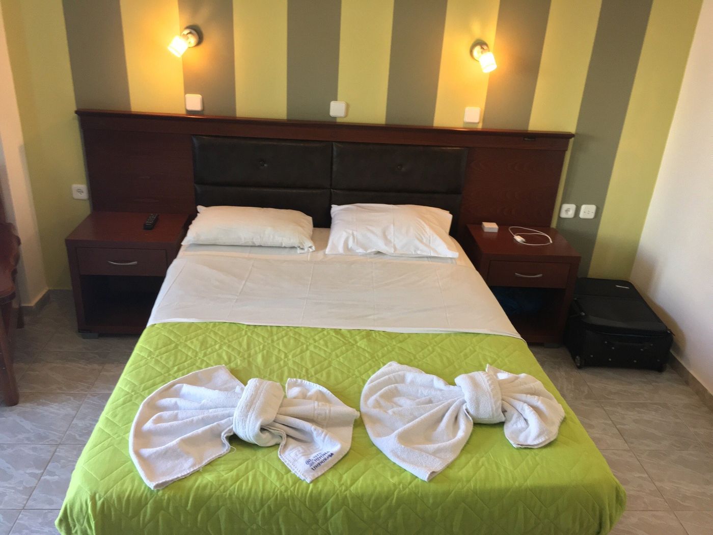 Amoudi Studios and Apartments